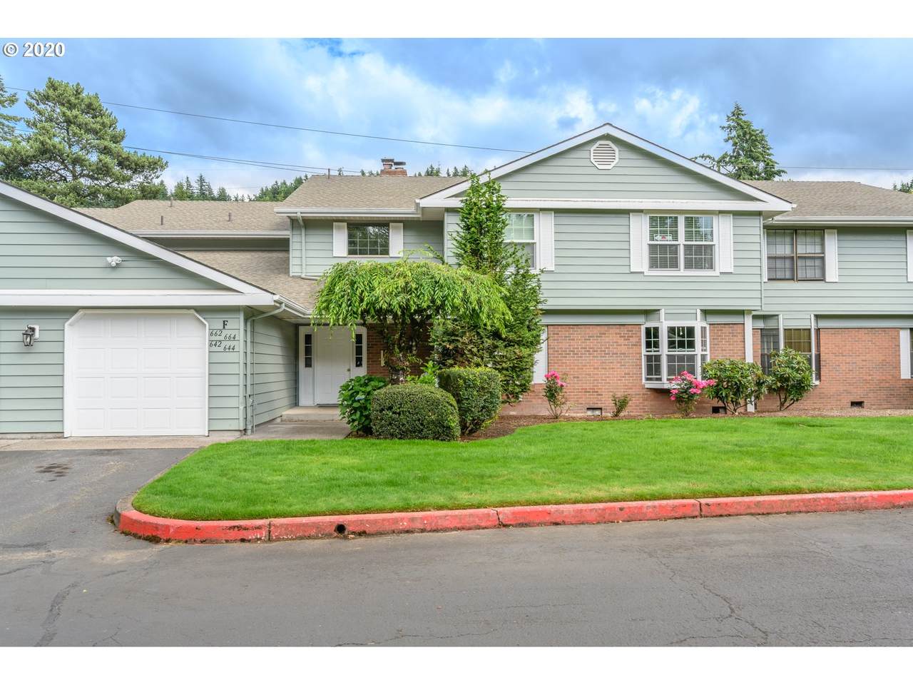 664 Eastman Pkwy - Photo 1