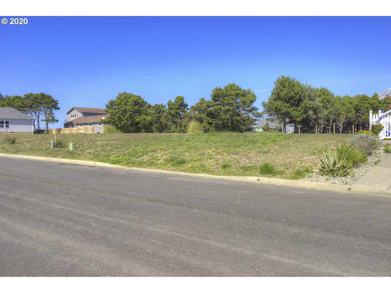 732 Spyglass Dr - Photo 1