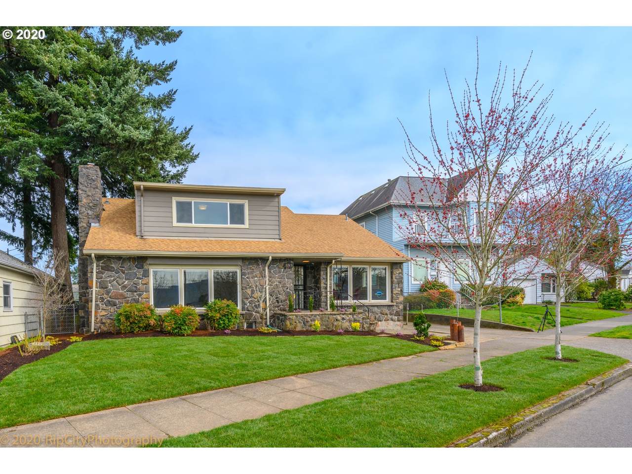 3245 Willamette Blvd - Photo 1