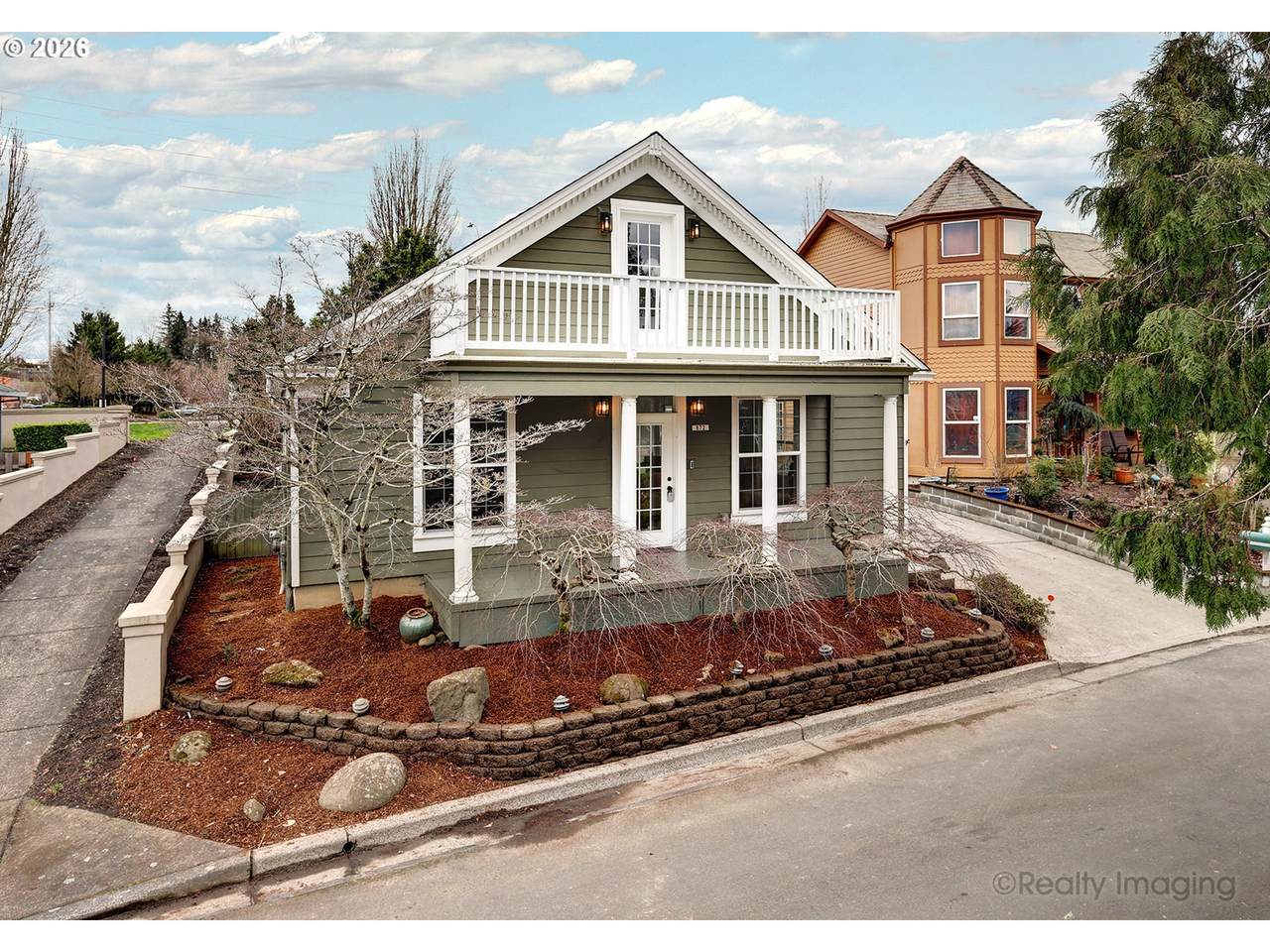 872 Pacific Dr - Photo 1