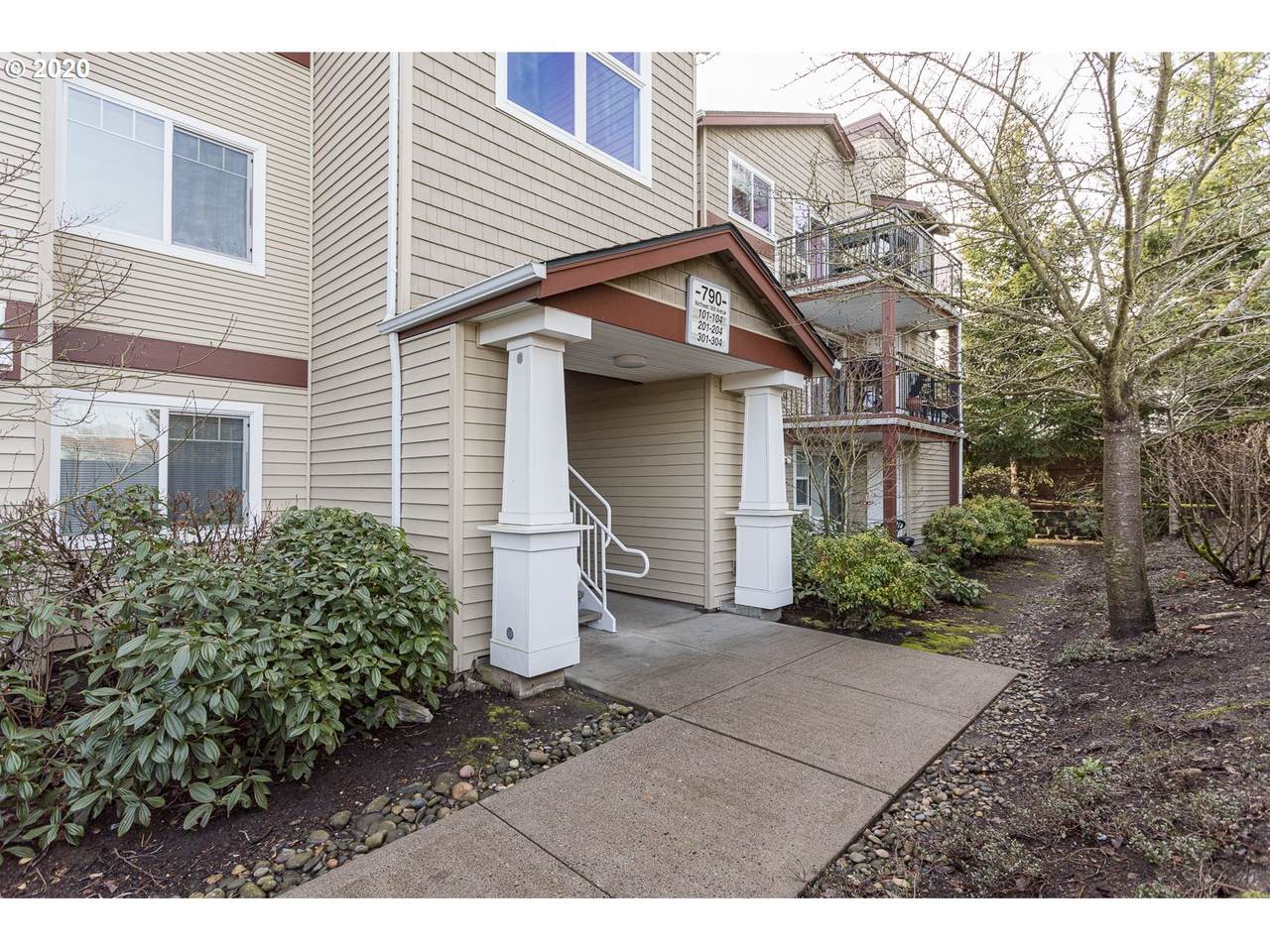 790 185TH Ave - Photo 1