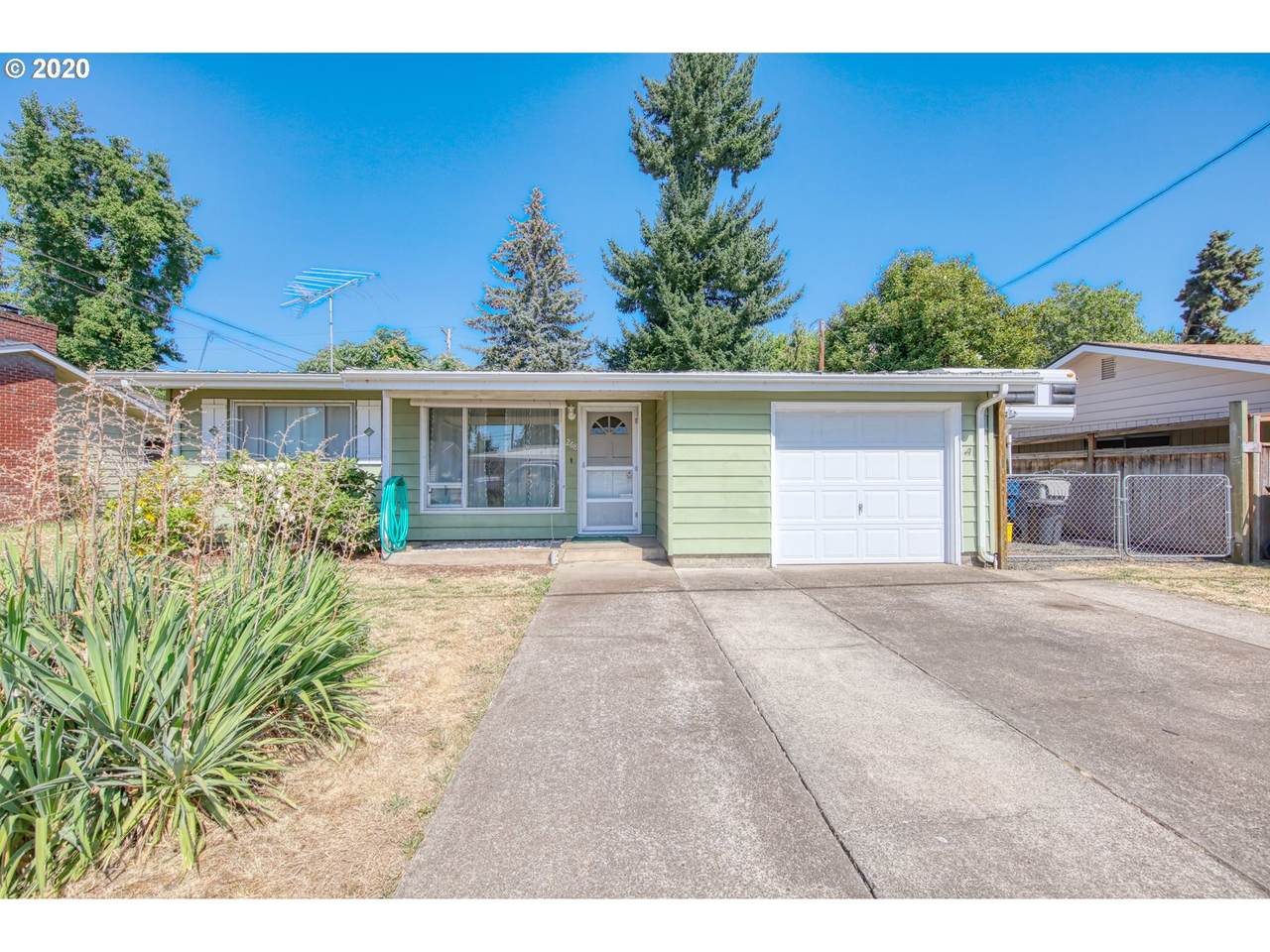 268 Laurel St - Photo 1