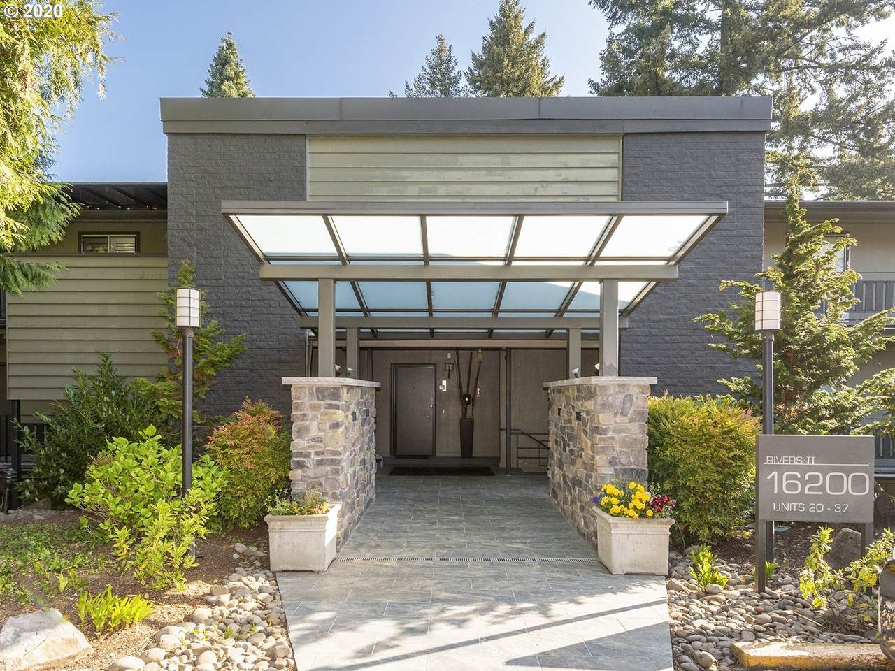 16200 Pacific Hwy - Photo 1
