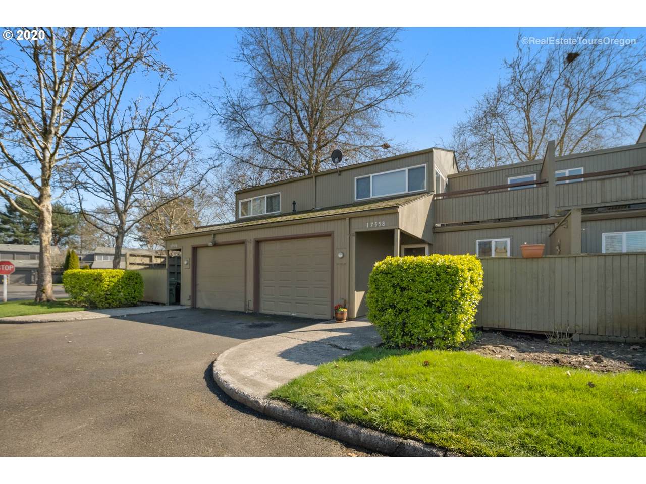 17558 Rolling Hill Ln - Photo 1