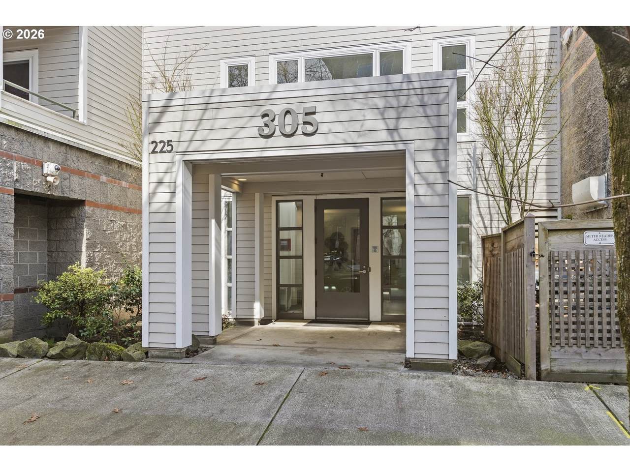 305 Montgomery St - Photo 1