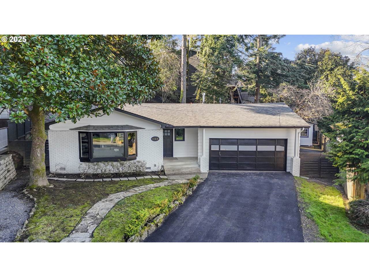 1122 Erickson St - Photo 1