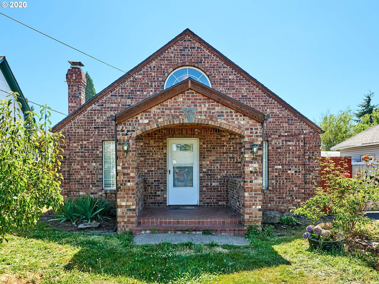 627 Metzler St - Photo 1