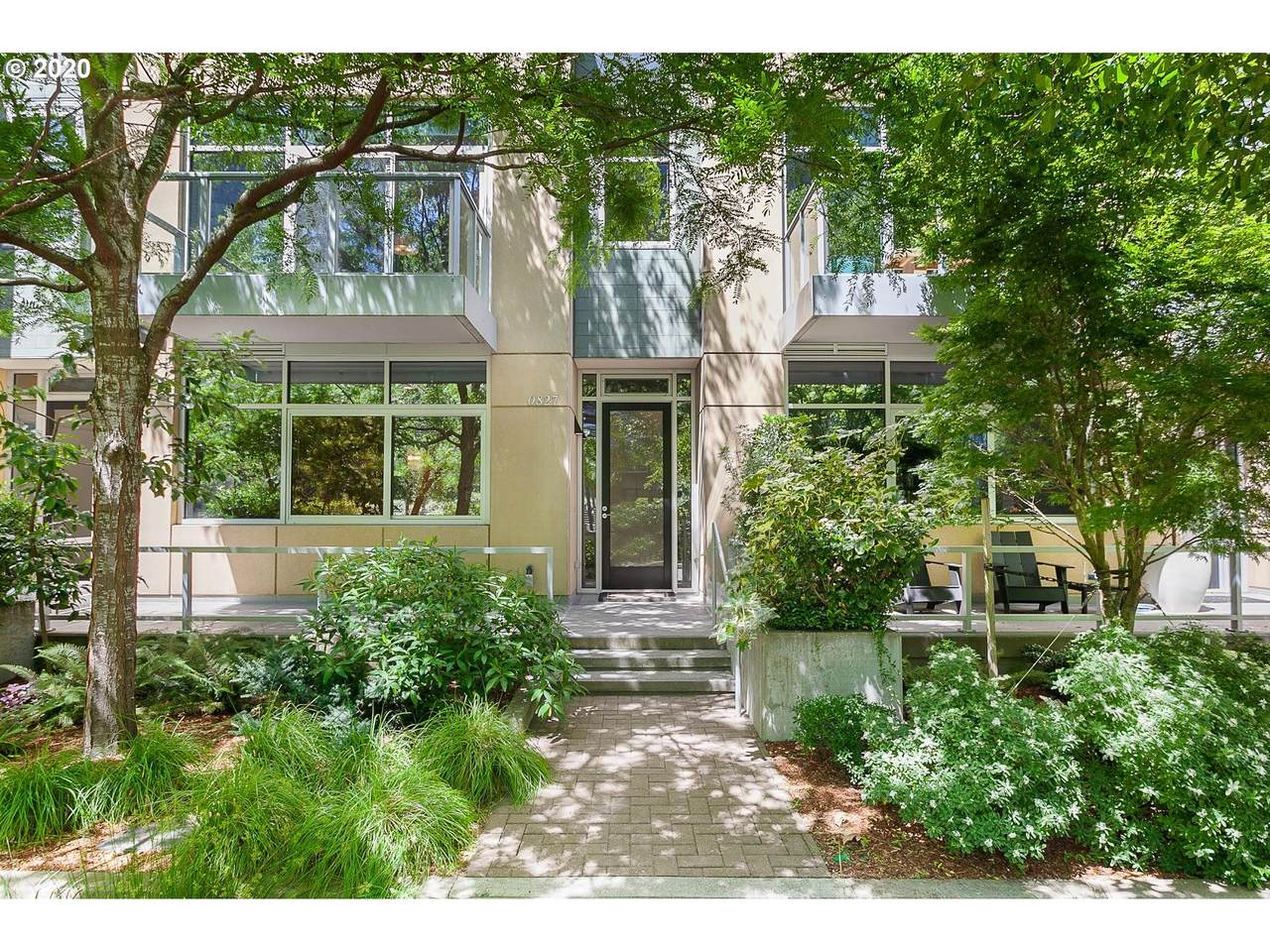 827 Pennoyer St - Photo 1