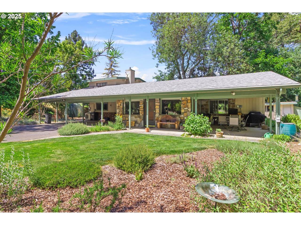 520 Helman St - Photo 1