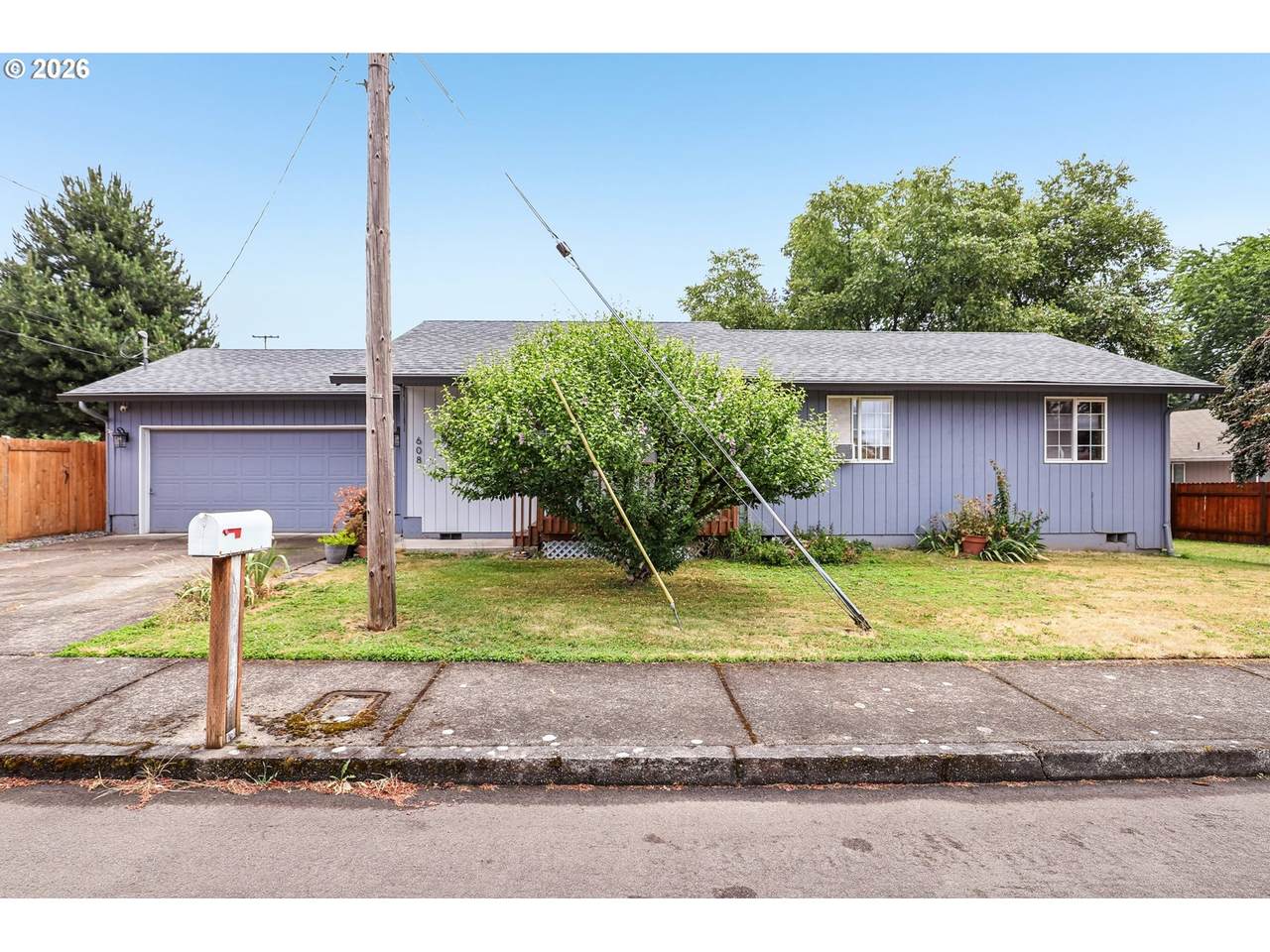 608 Sumner St - Photo 1