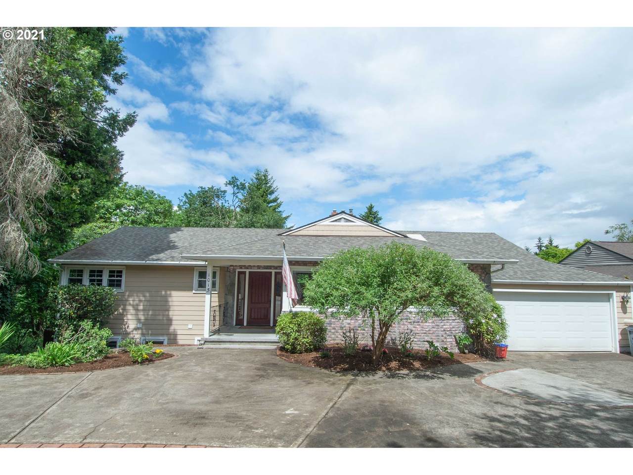 1015 South Shore Blvd - Photo 1