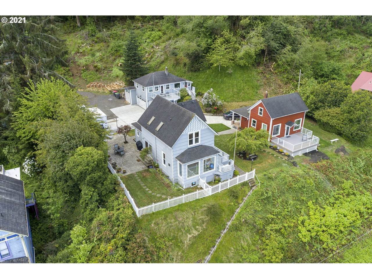 3349 Irving Ave - Photo 1