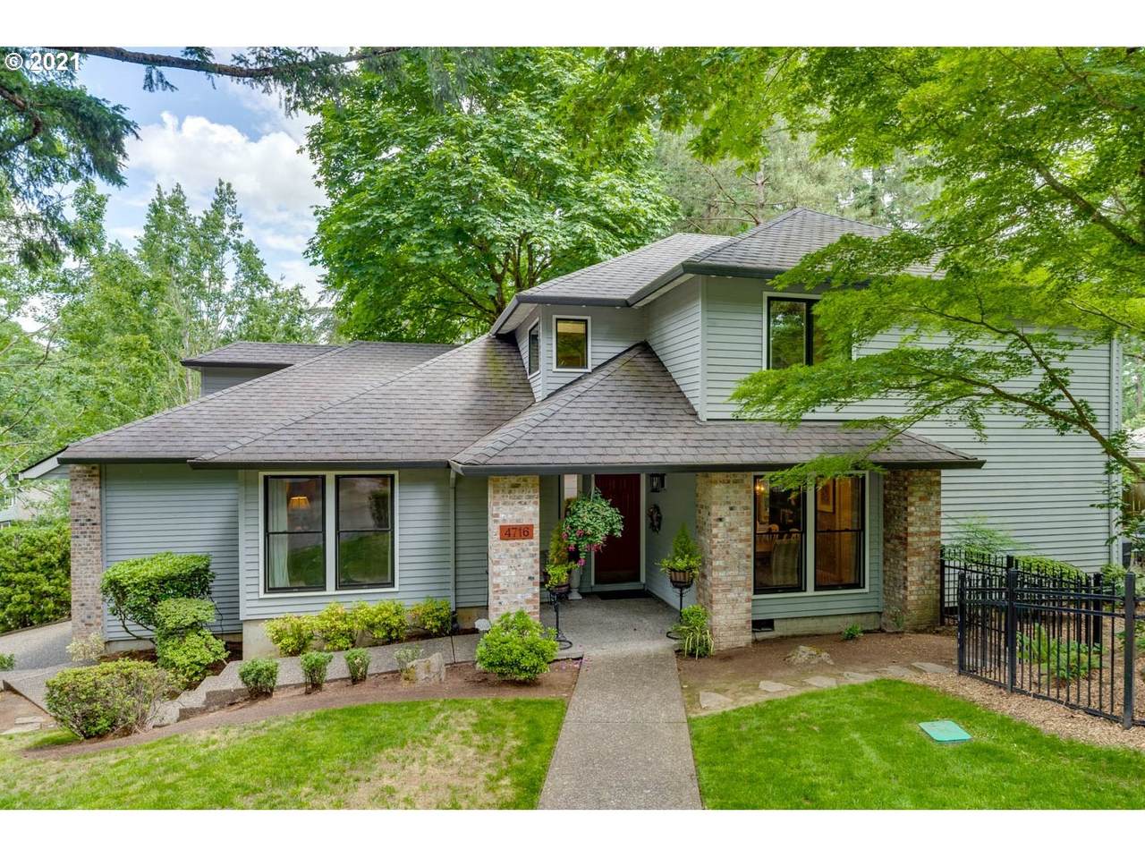 4716 Heritage Ln - Photo 1