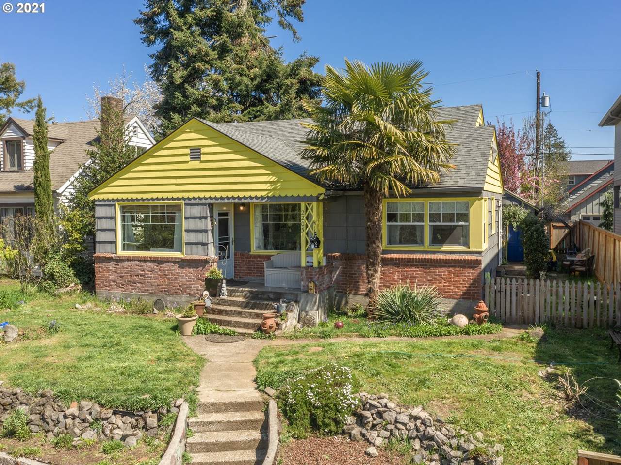 2205 H St - Photo 1