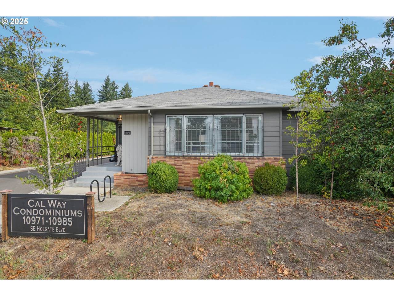 10985 Holgate Blvd - Photo 1