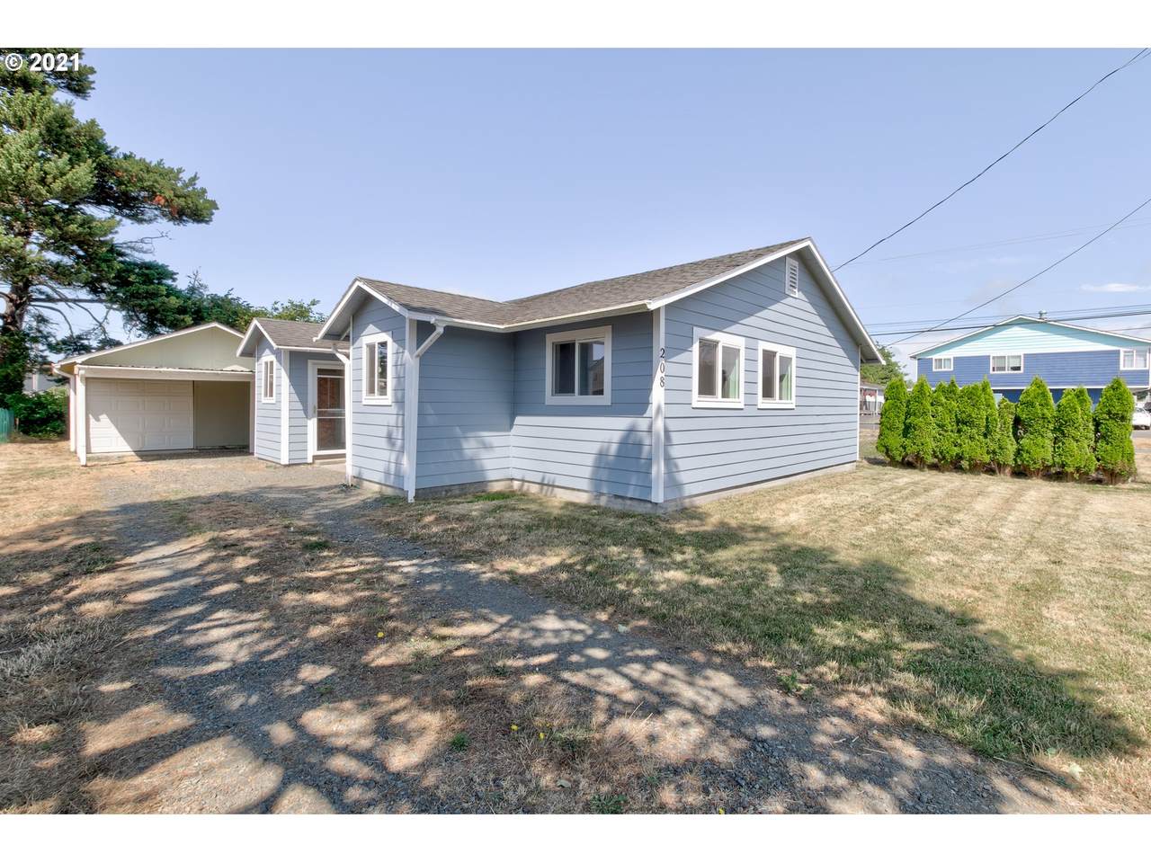208 6TH St - Photo 1
