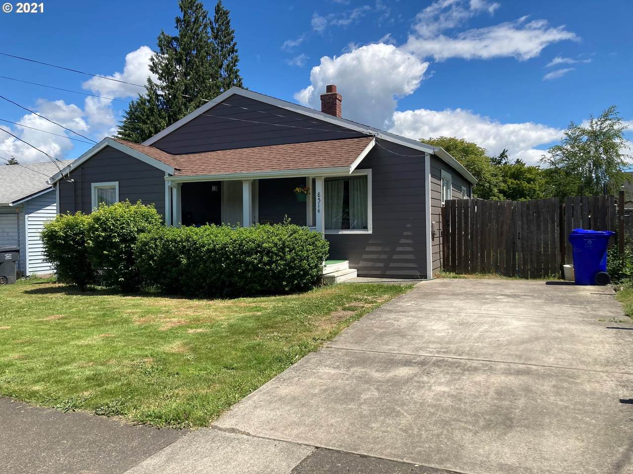 8514 Endicott Ave - Photo 1