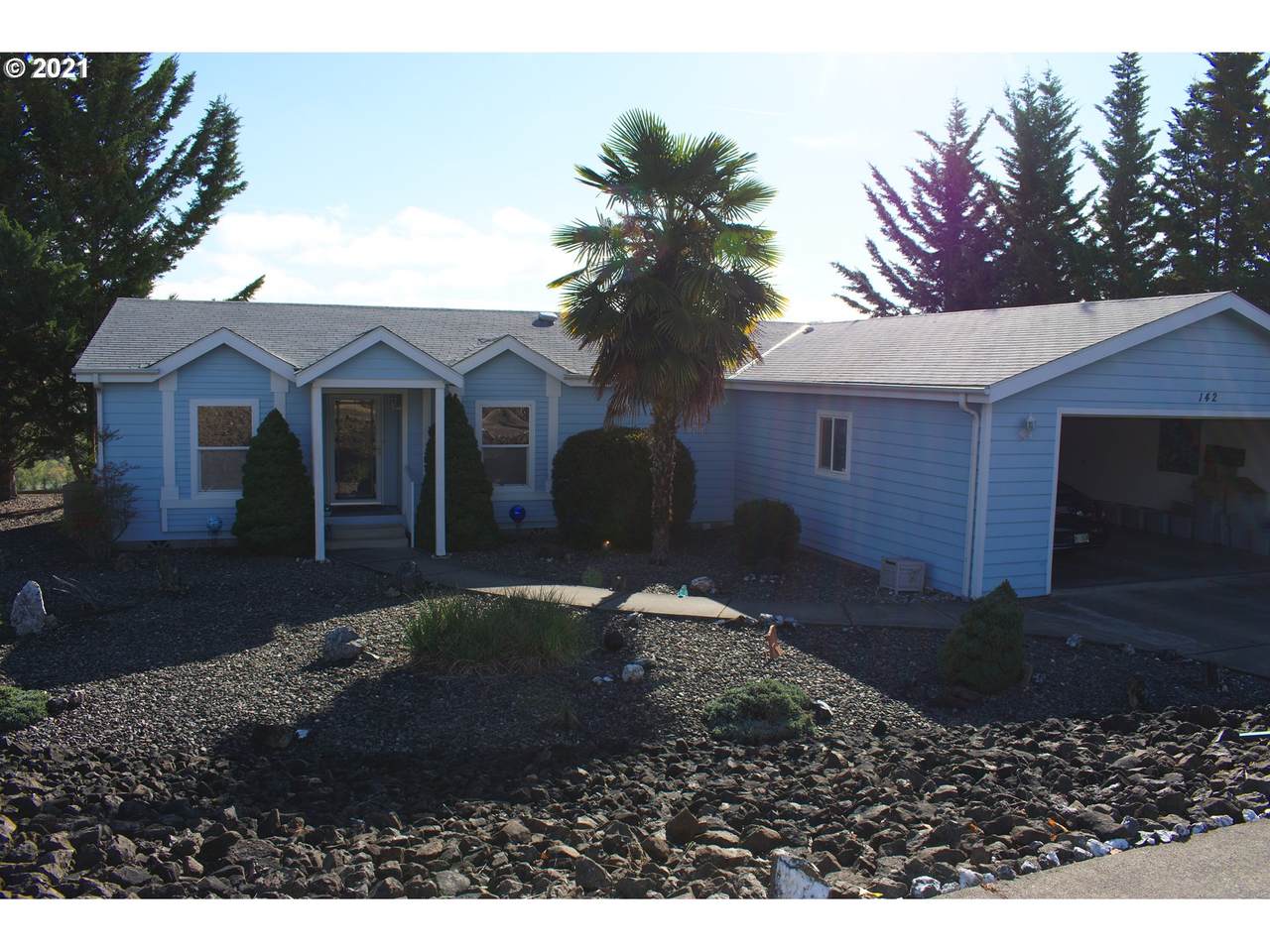 142 Pinnacle Ln - Photo 1