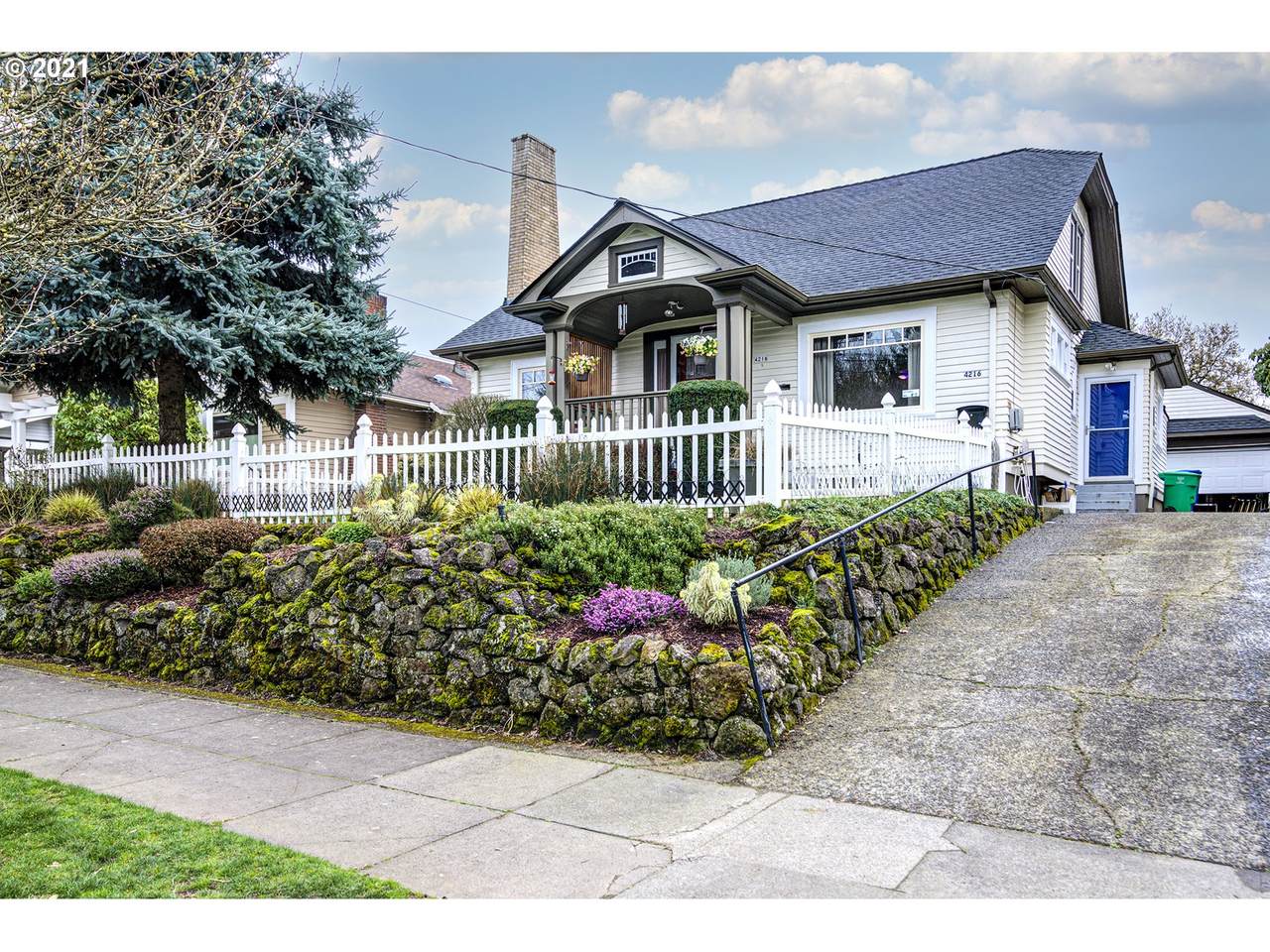 4216 Davis St - Photo 1