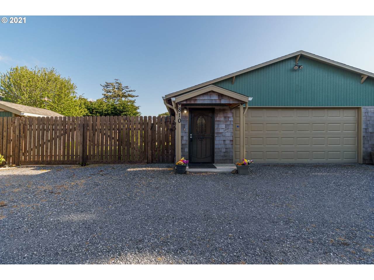 810 Division Ave - Photo 1