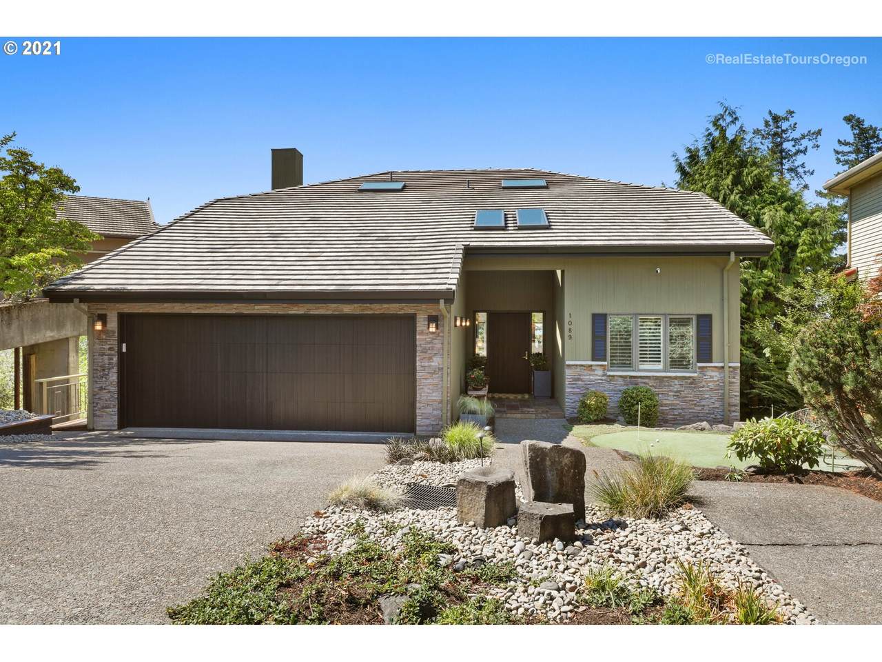 1089 Summit View Dr - Photo 1