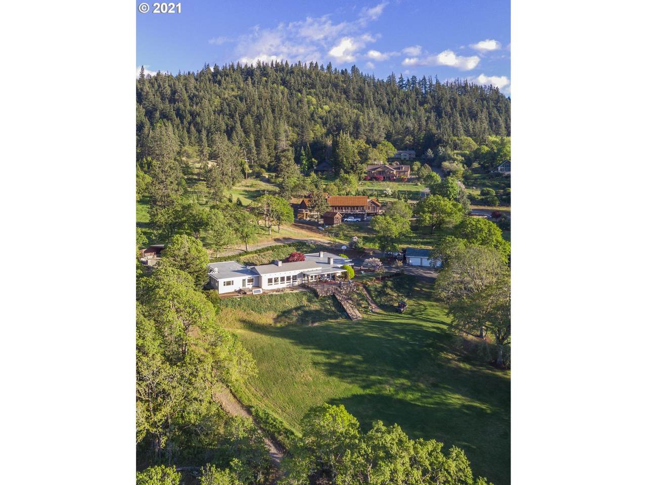 515 Highline Dr - Photo 1