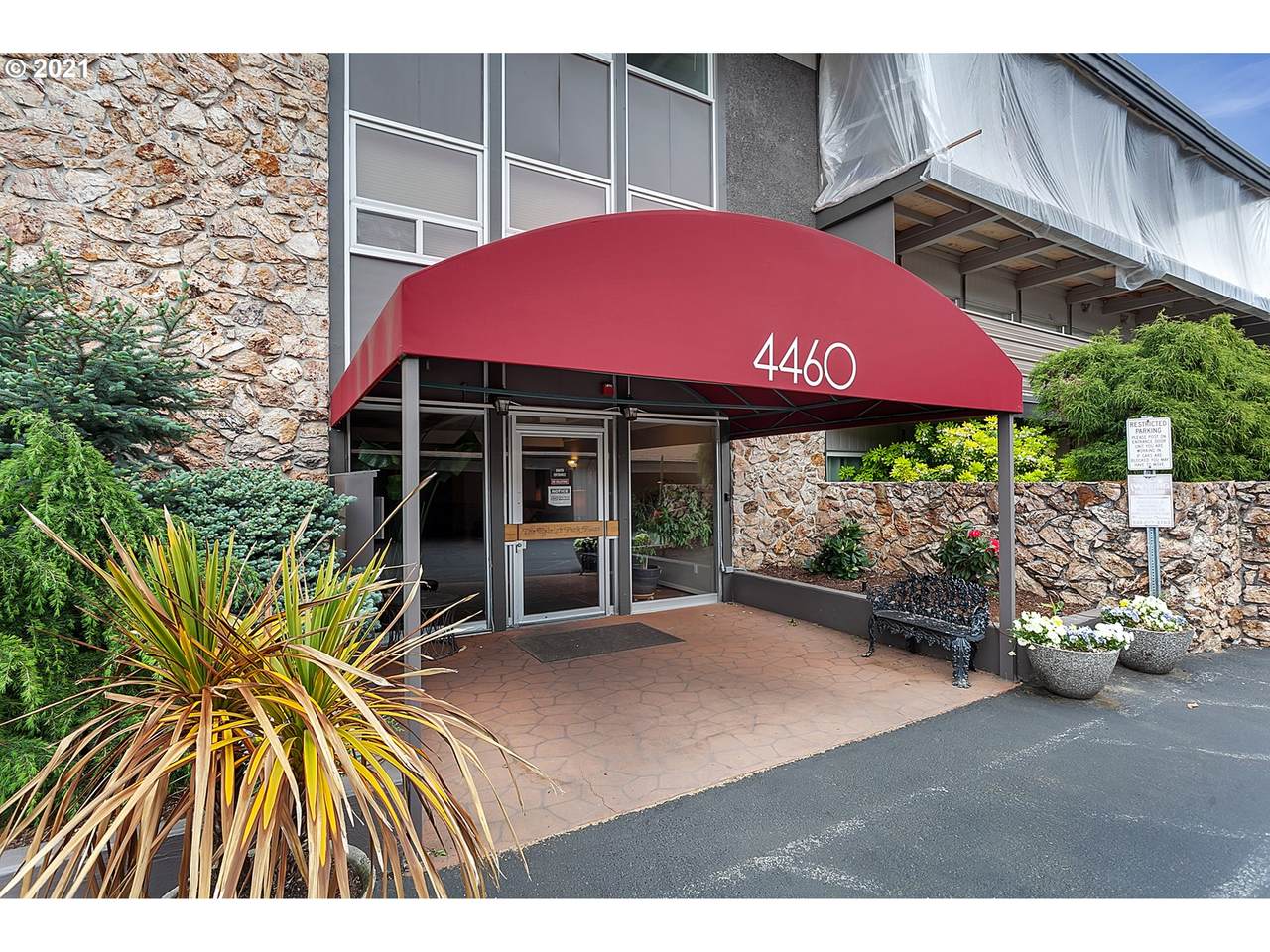 4460 Scholls Ferry Rd - Photo 1