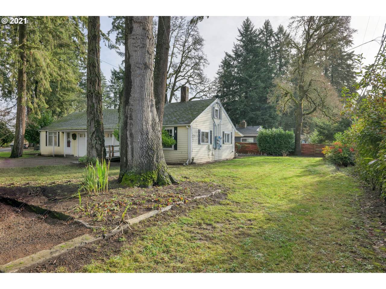 710 Englewood Dr - Photo 1