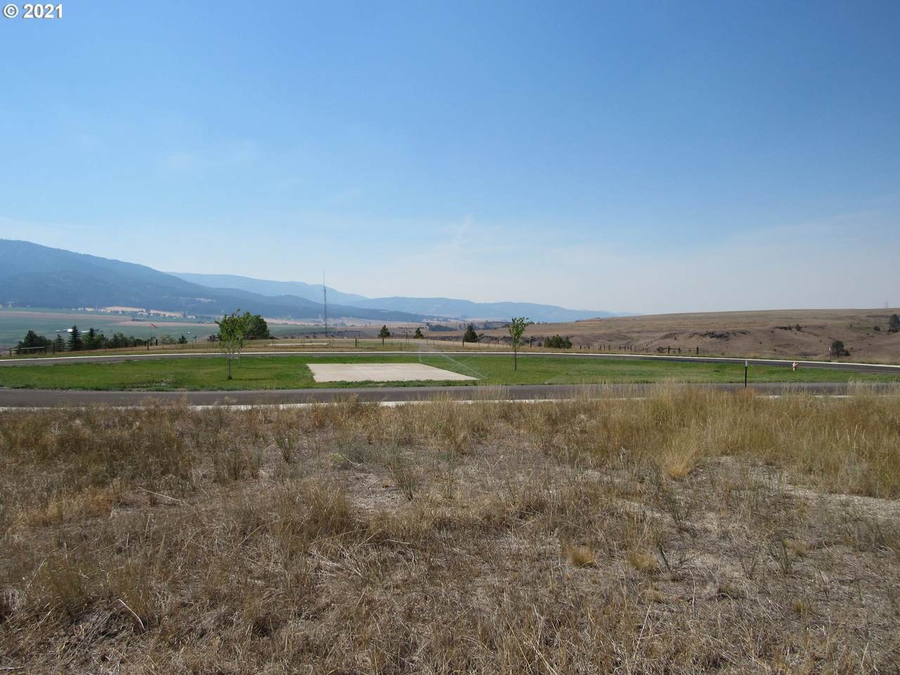Highland Dr - Photo 1