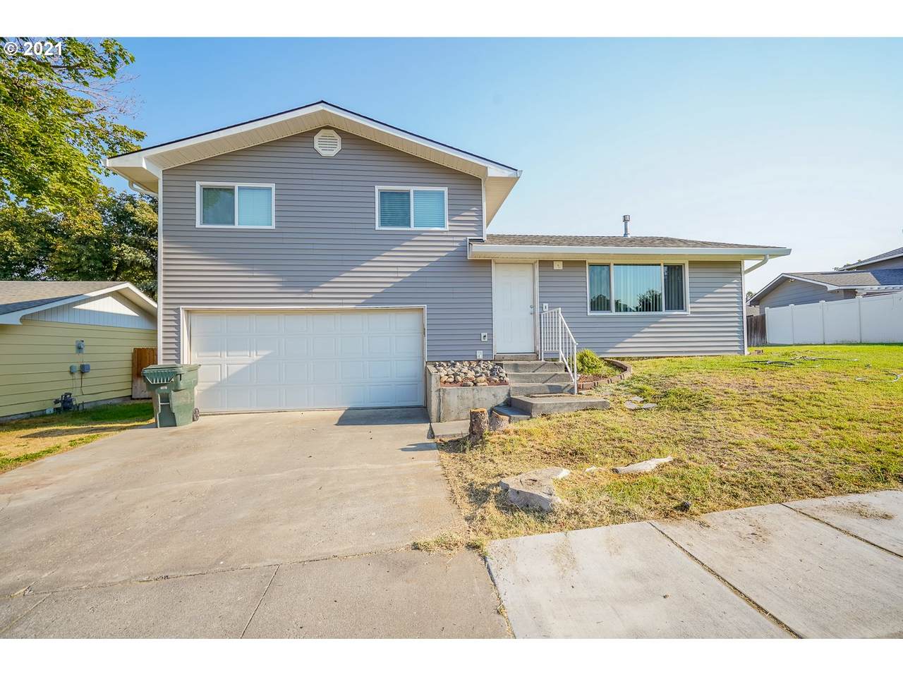 555 Sater Ct - Photo 1