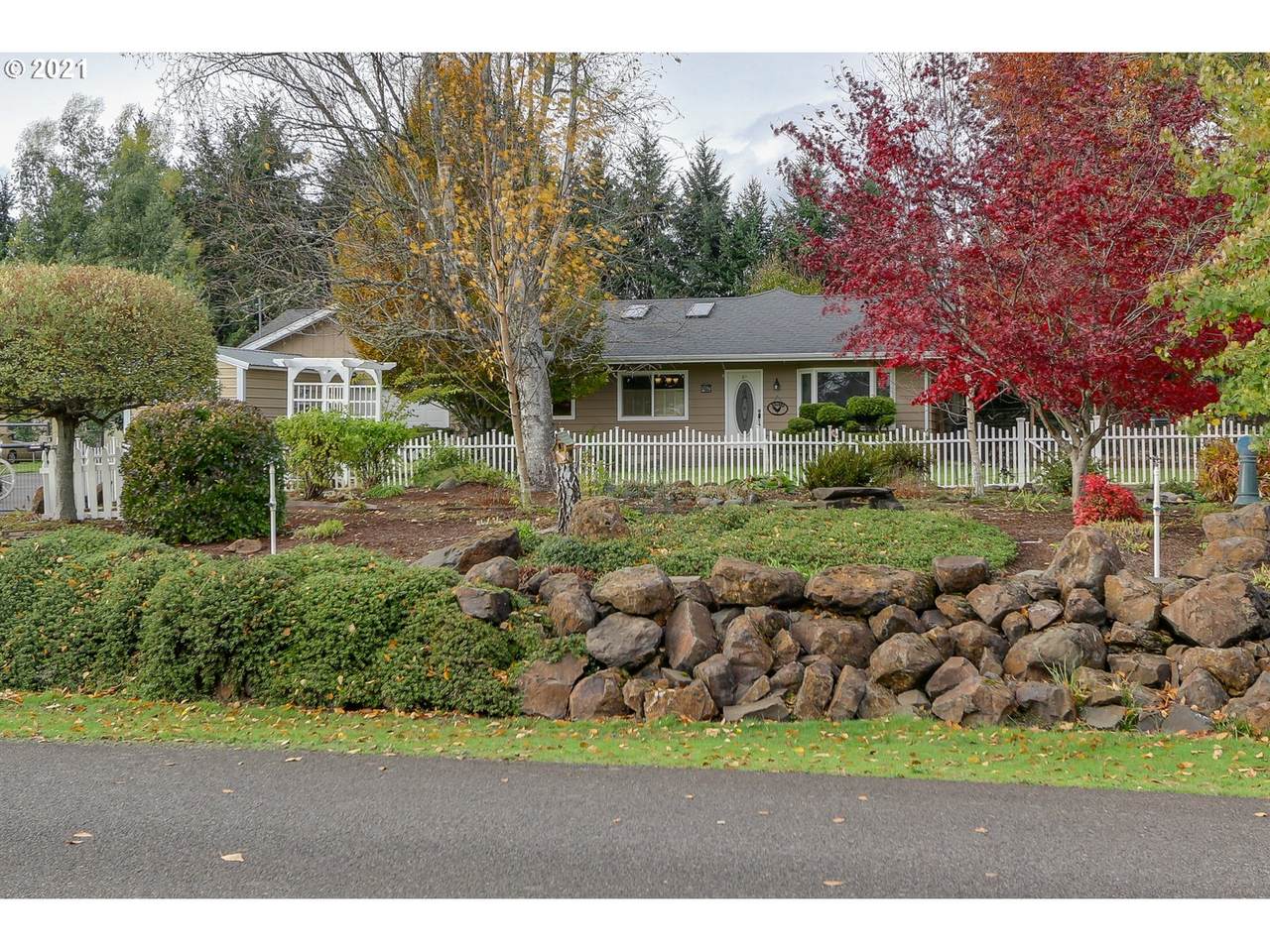 28127 Edgewater Dr - Photo 1