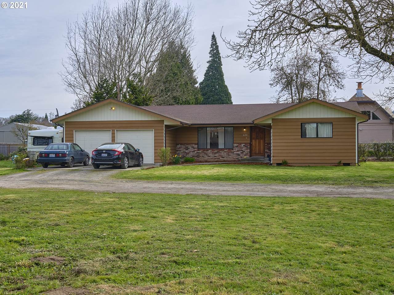 620 5TH St - Photo 1