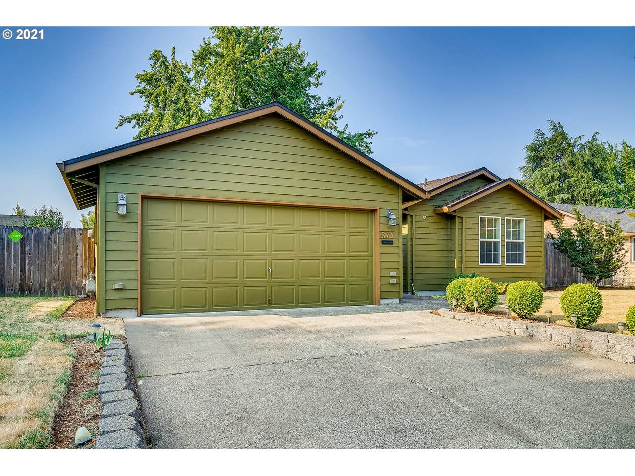 877 Nectarine St - Photo 1