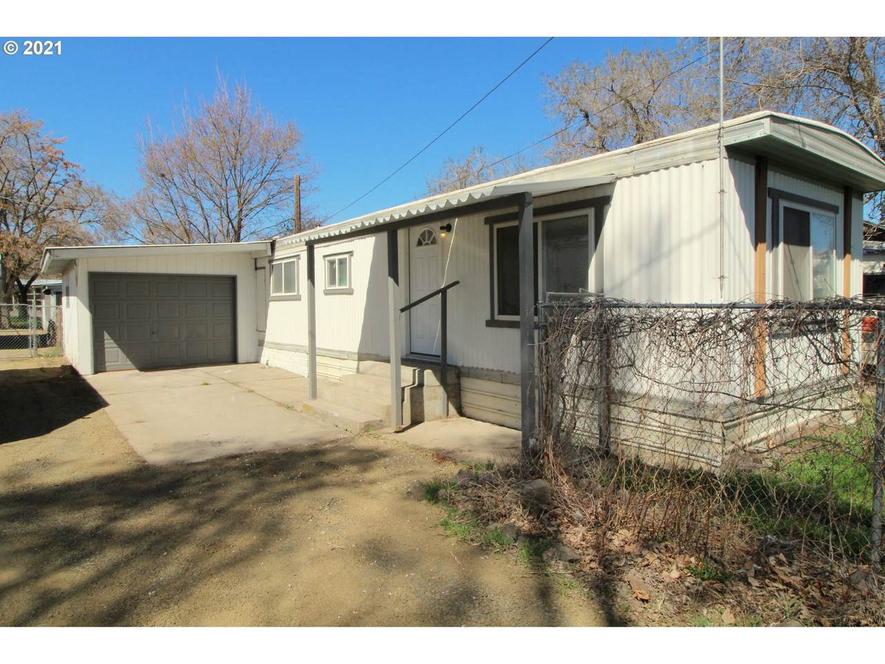 2710 Cherry St - Photo 1