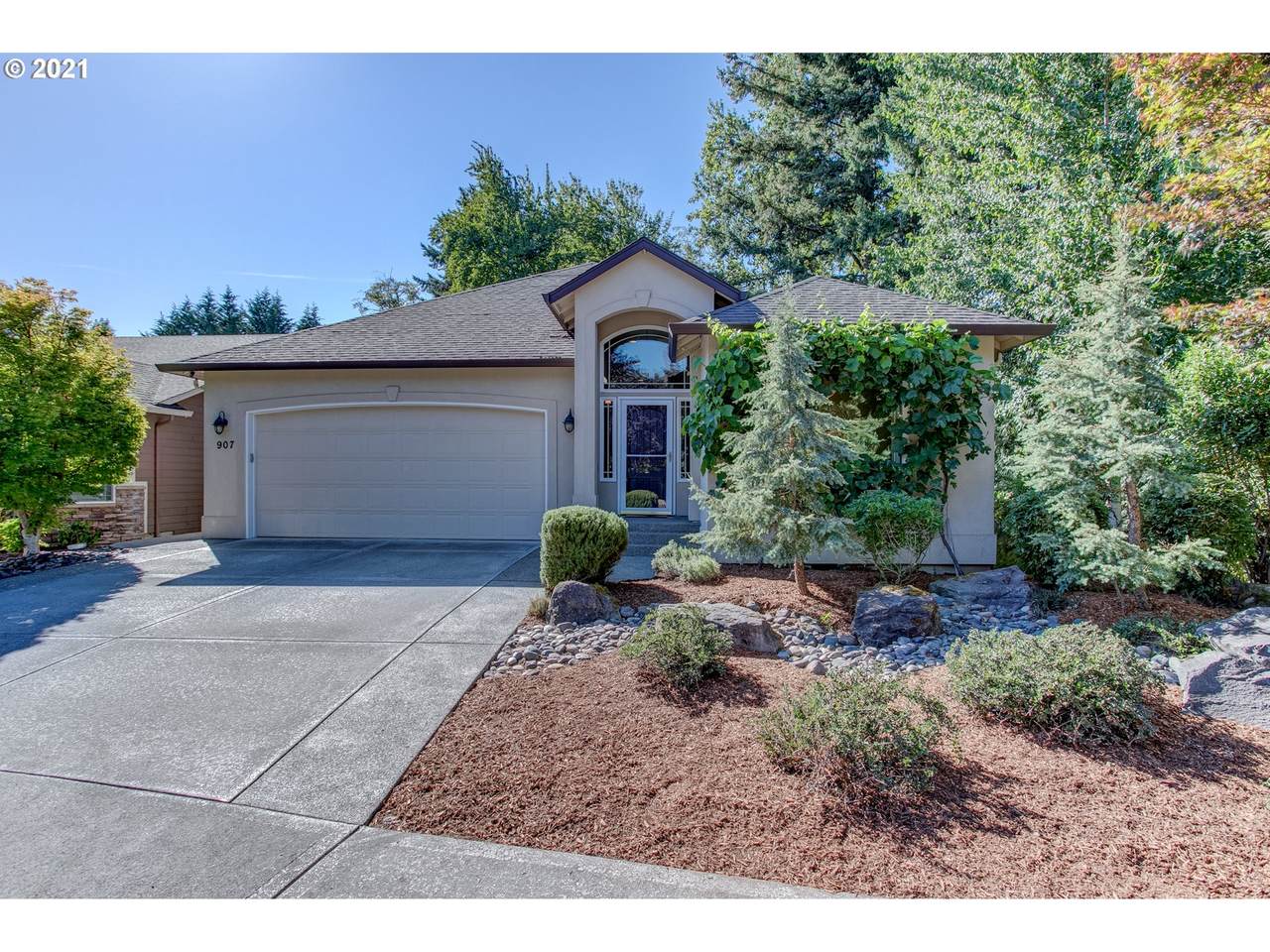 907 8TH Pl - Photo 1