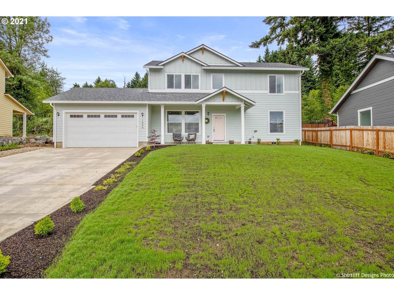 1494 Elm Ave - Photo 1