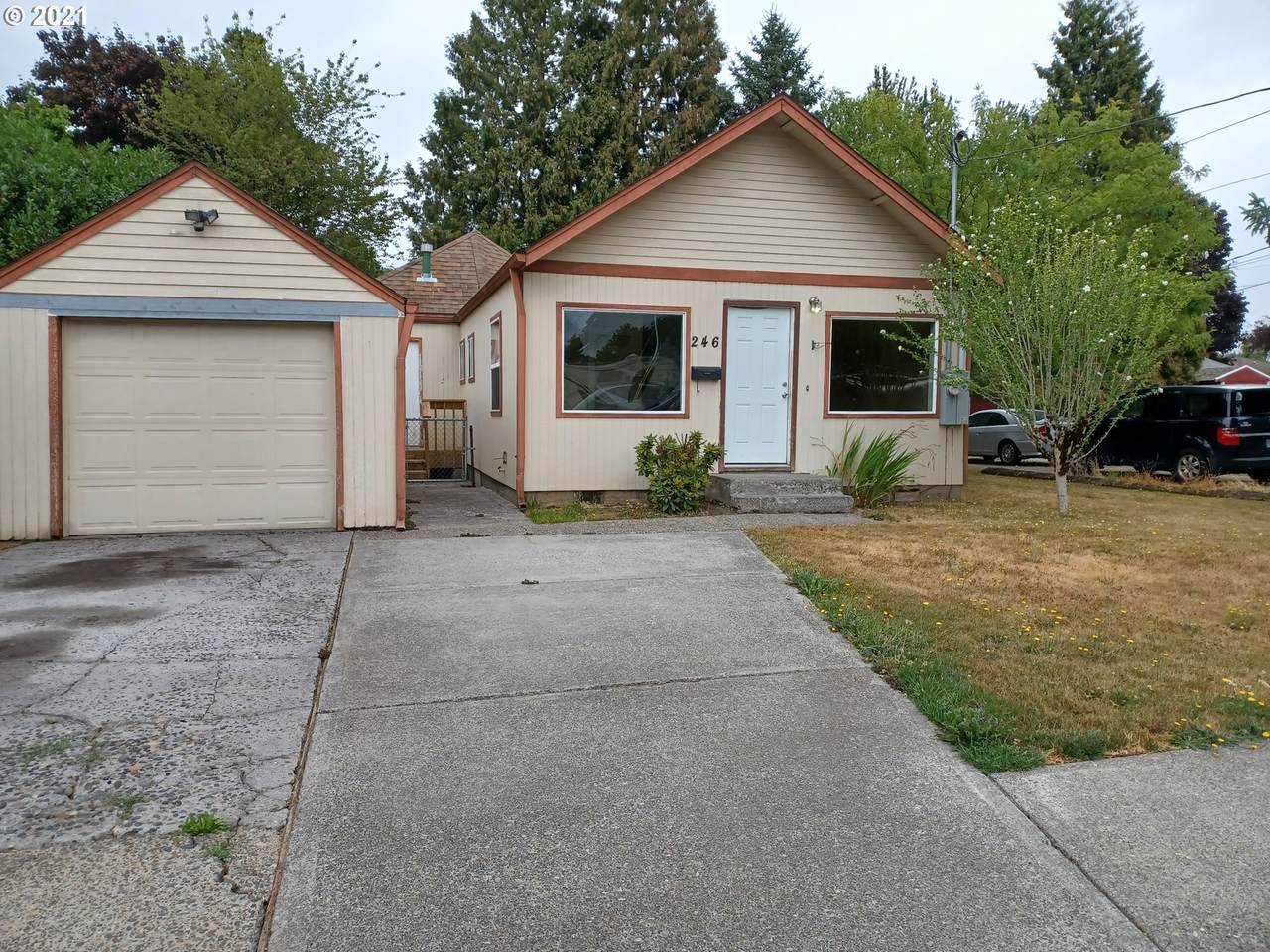 246 Spruce Ave - Photo 1