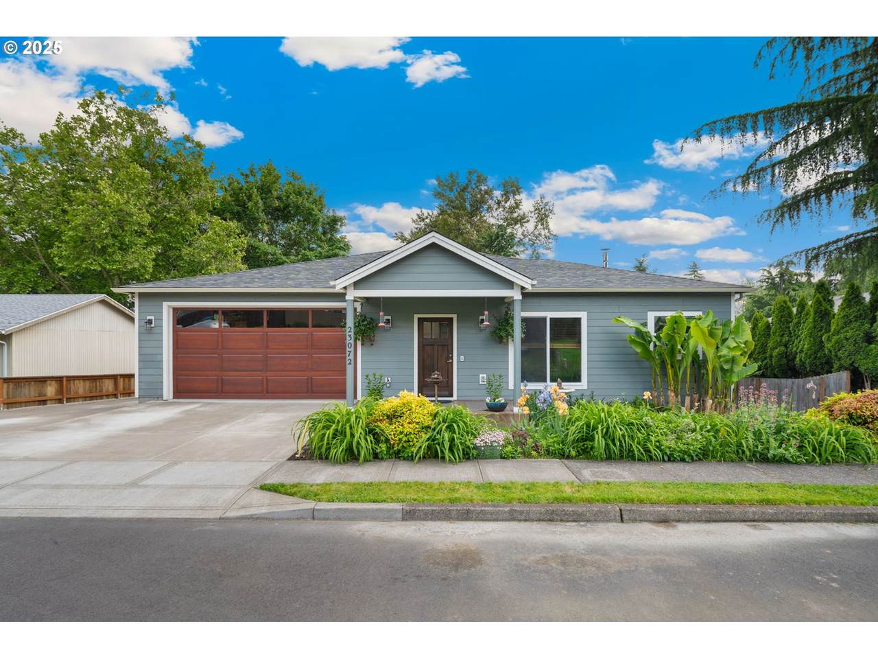 23072 Mansfield St - Photo 1