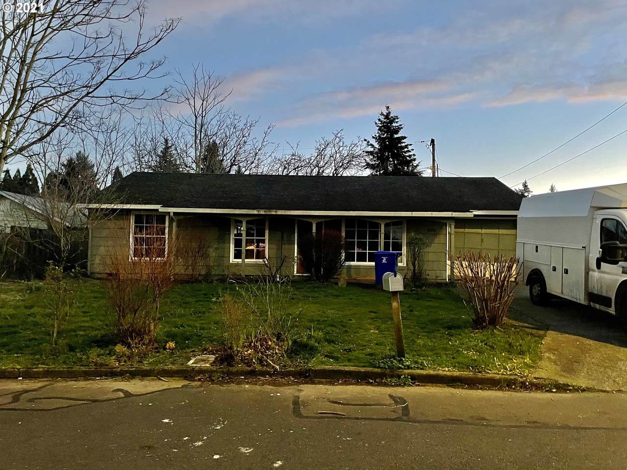 18504 Everett St - Photo 1
