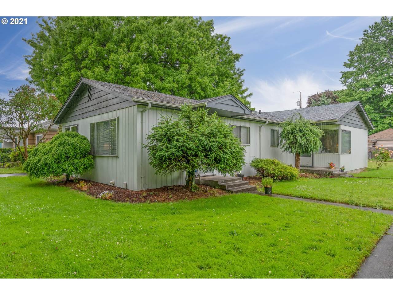 1327 7TH Ave - Photo 1