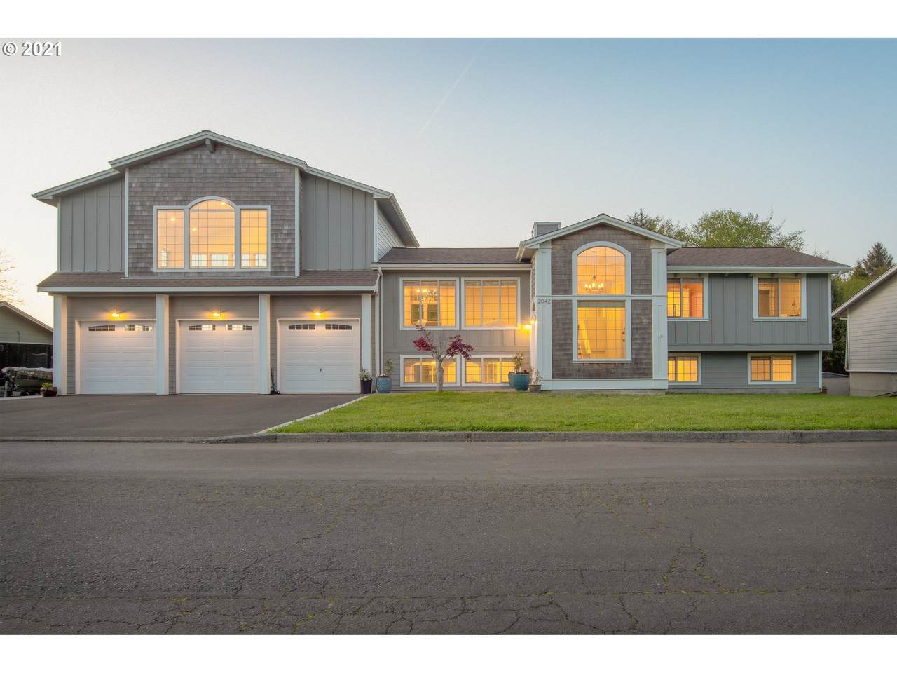 2042 Cedar St - Photo 1