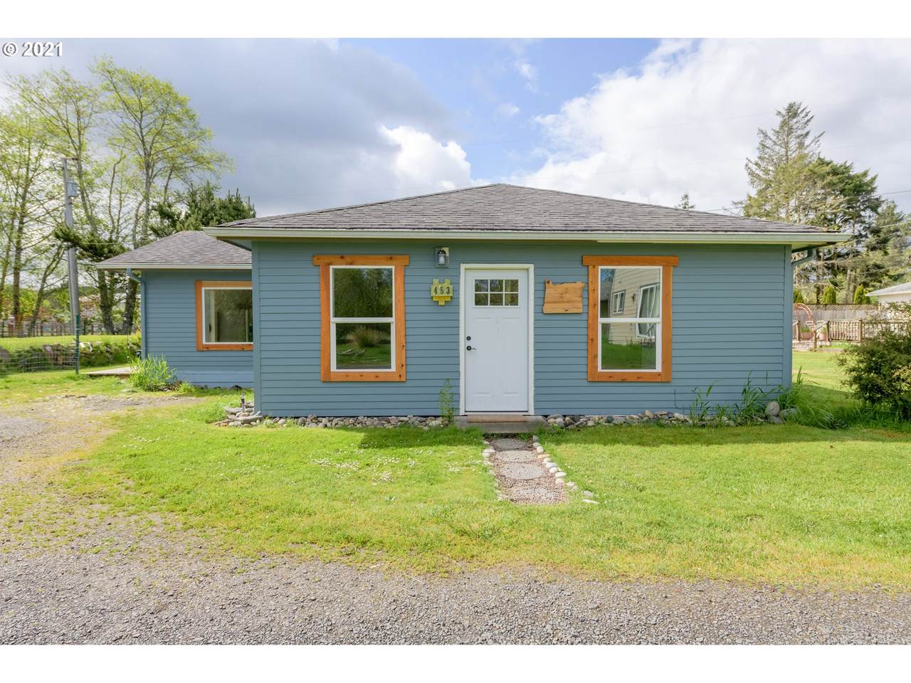 453 Railroad Ave - Photo 1