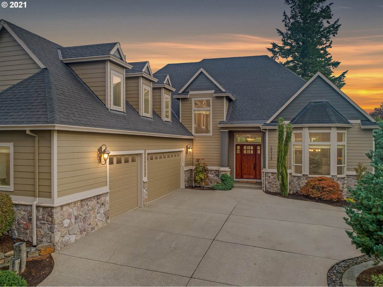 10420 Walnut Dr - Photo 1