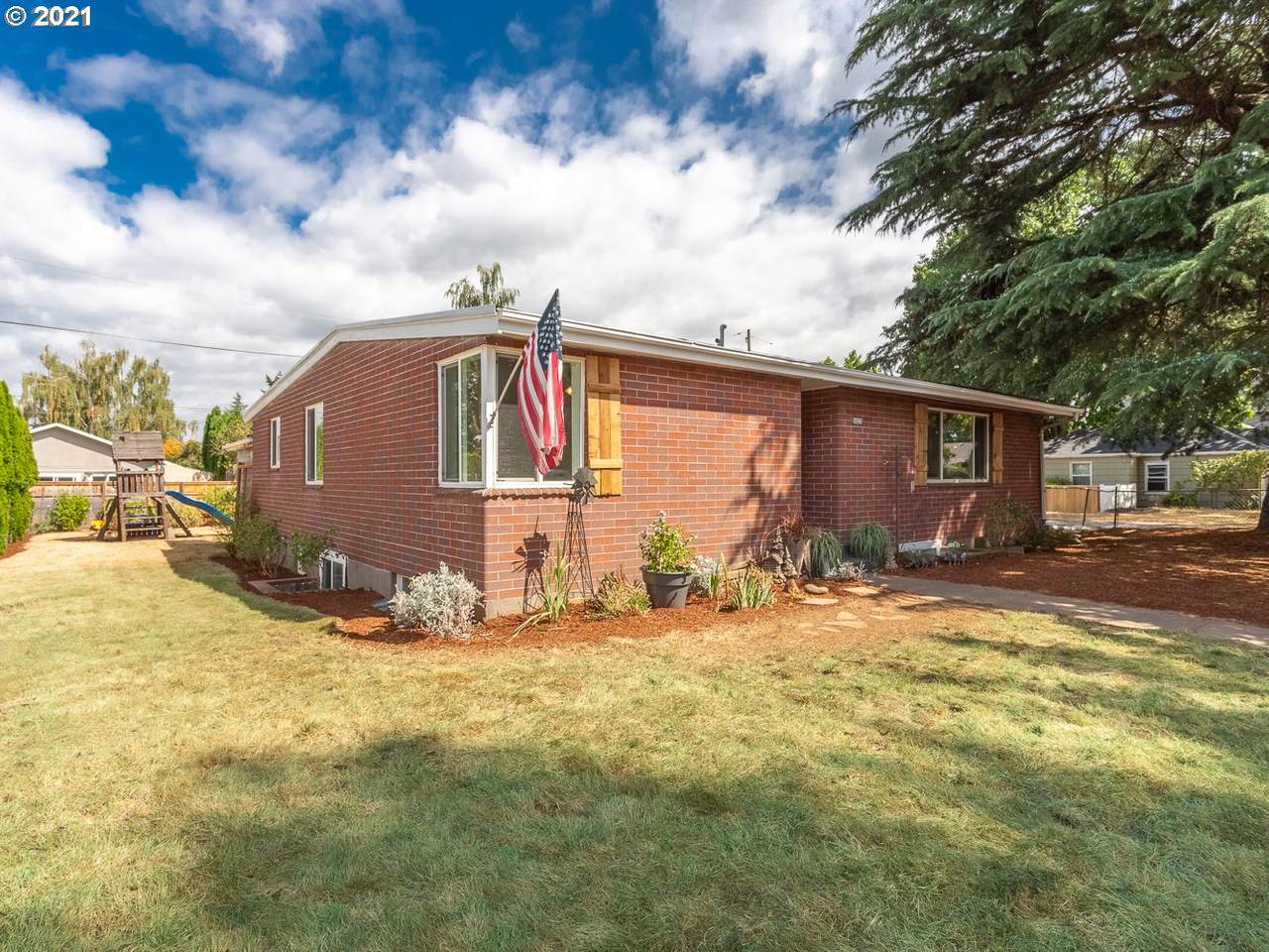 8825 Everett St - Photo 1