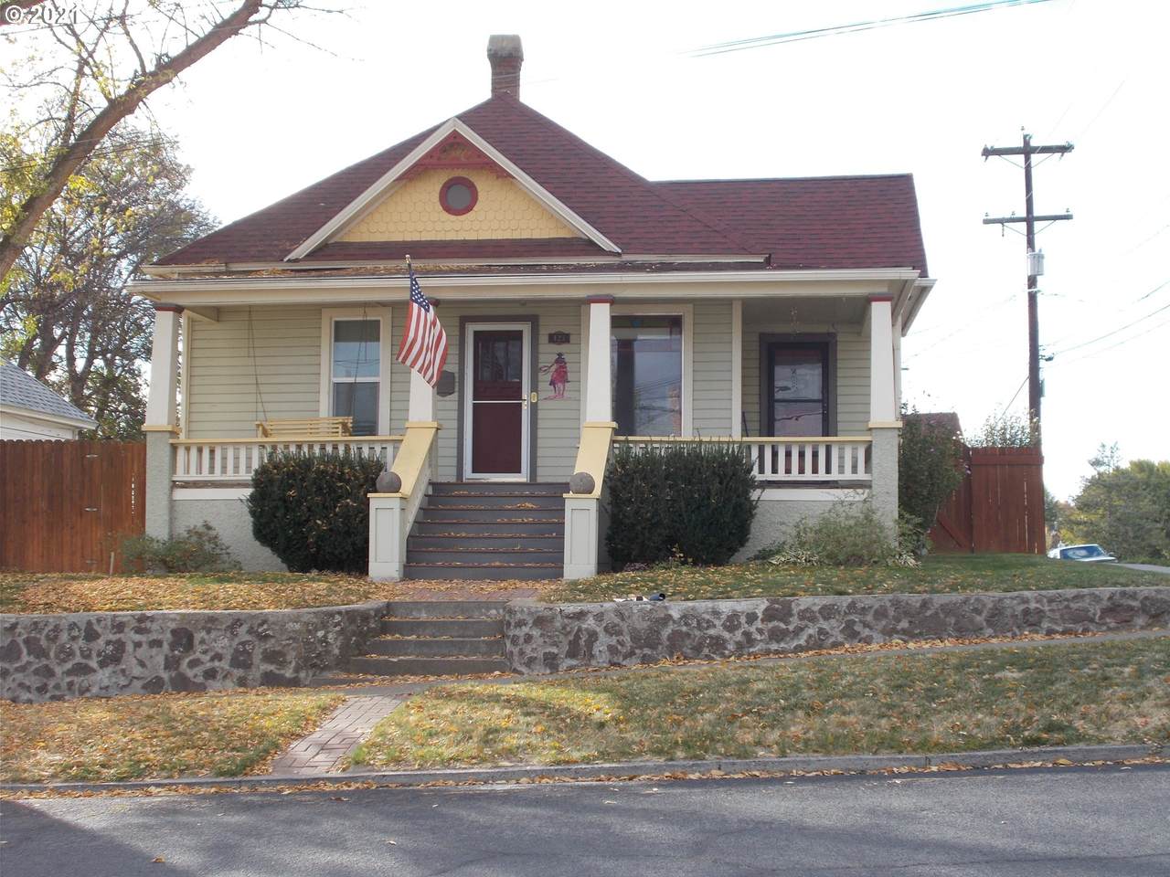 423 5TH St - Photo 1