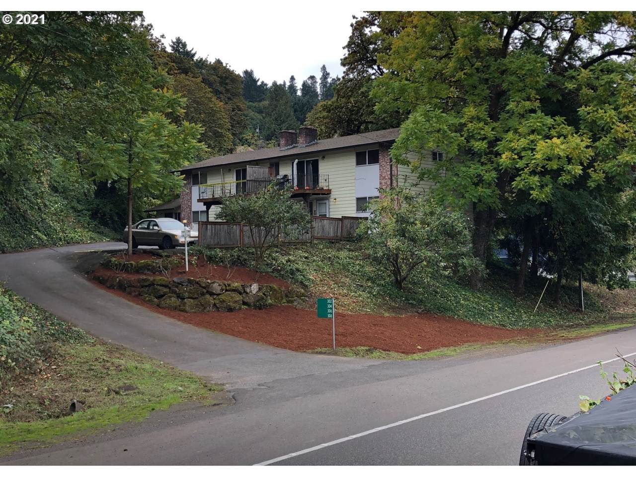 302 Mcloughlin Blvd - Photo 1