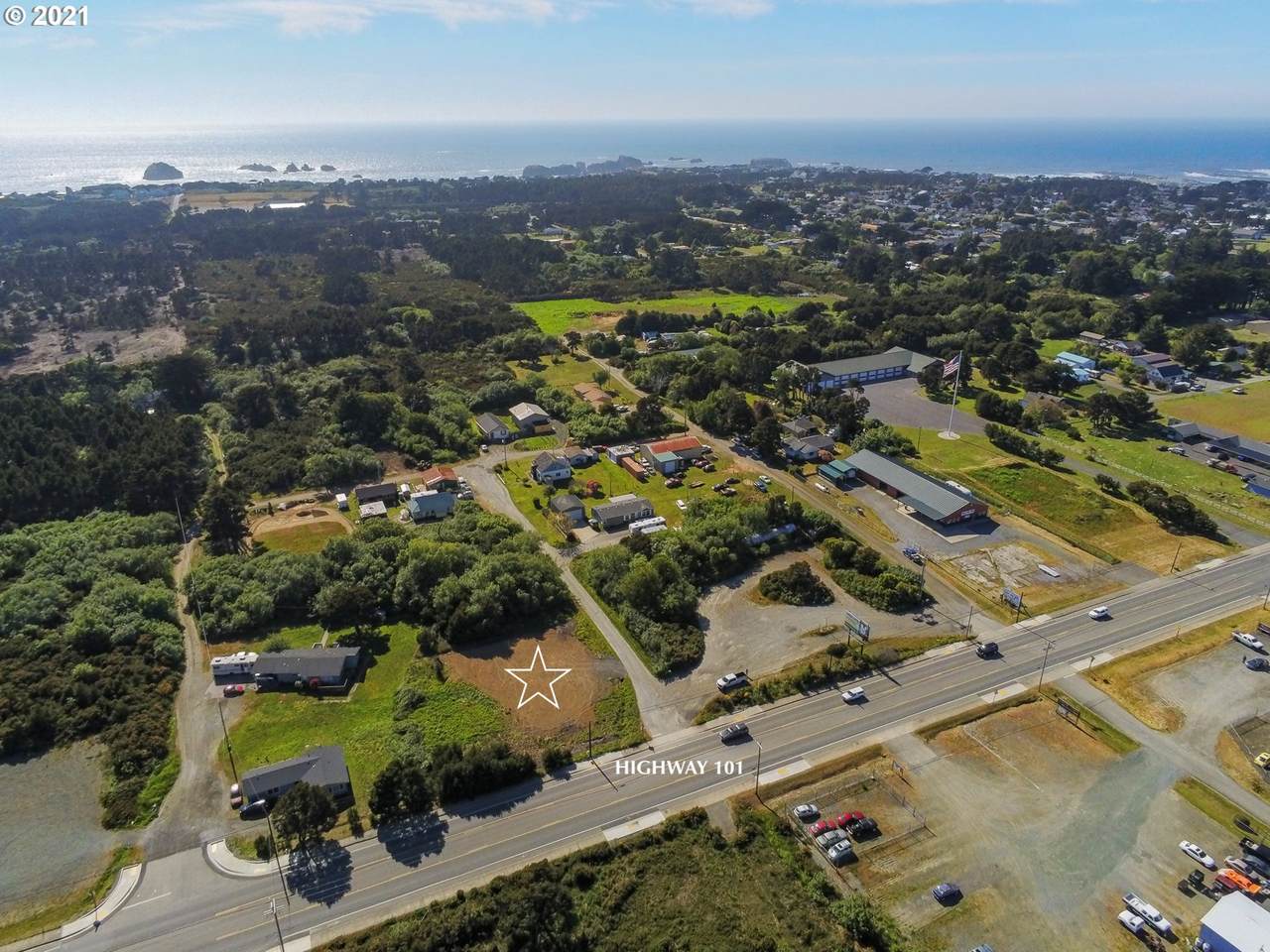 Hwy 101 - Photo 1