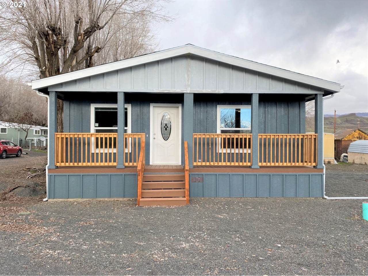 3319 10TH - Photo 1
