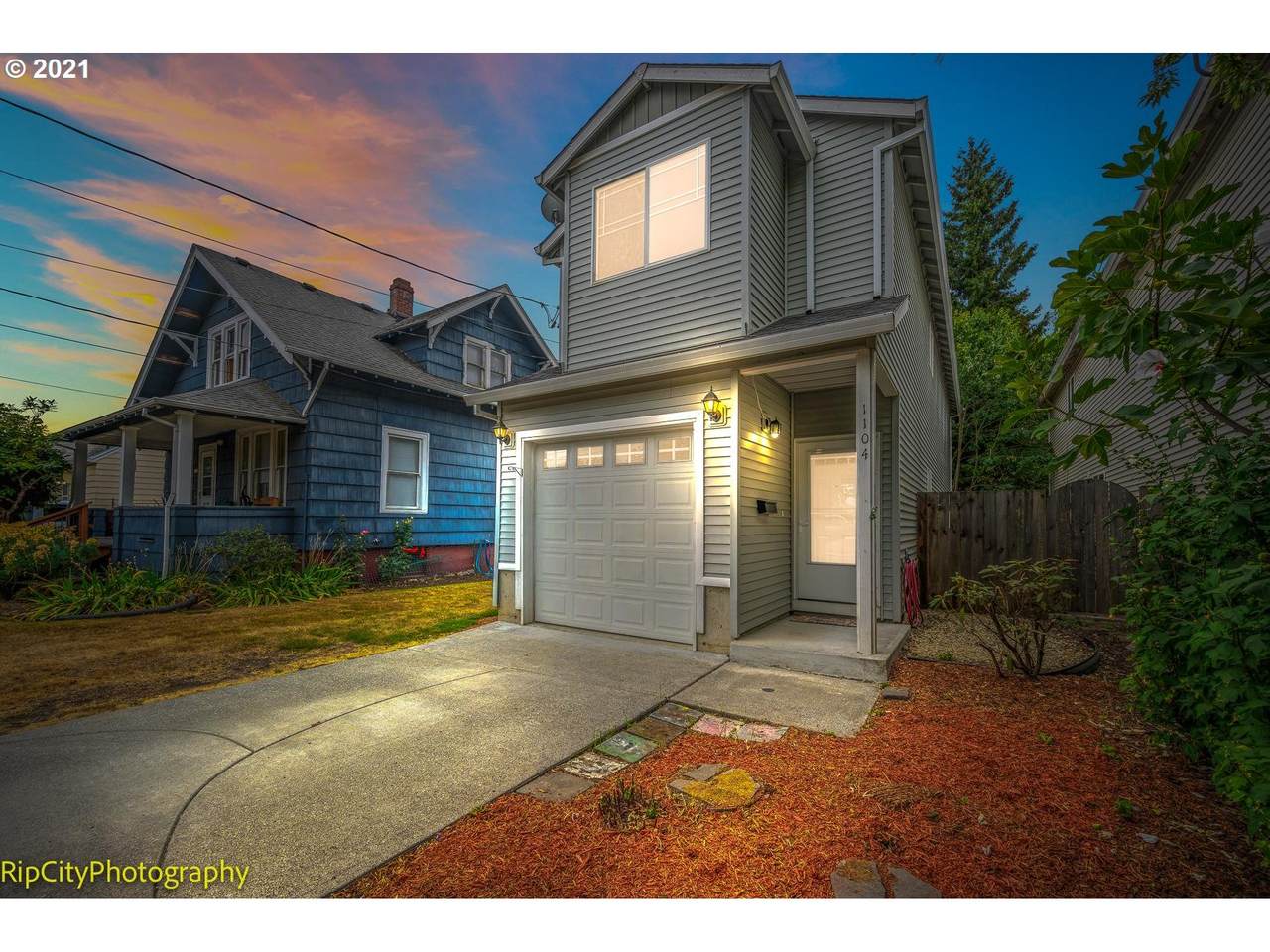 1104 Watts St - Photo 1