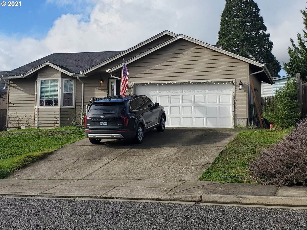 380 Sunnyside Dr - Photo 1